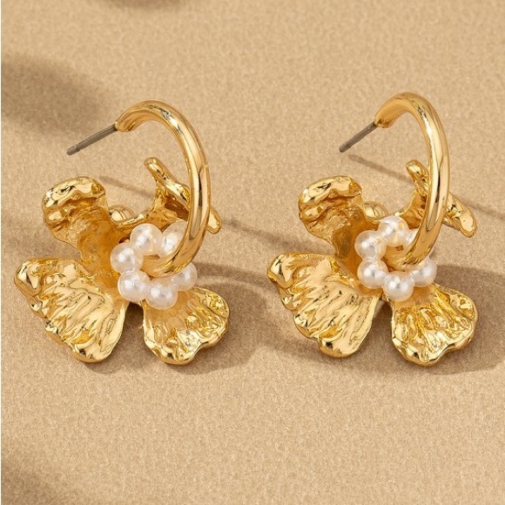 Gold Floral Pearl Hoop Earrings (5016)